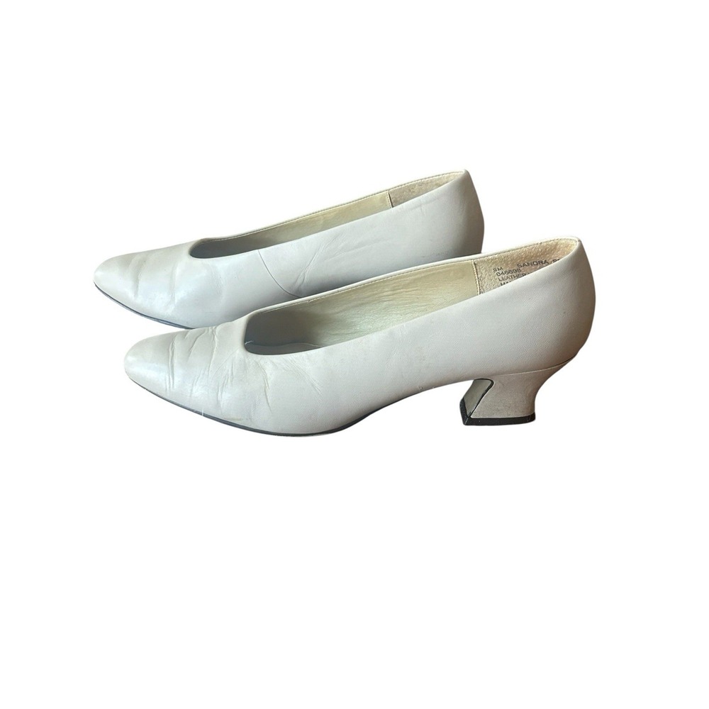 Vintage Feather Lite Sandra Spa Off White Leather Kitten Heel Pumps Woman SZ 9M